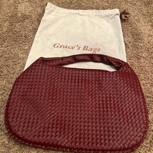 Burgundy Leather Grace  bag with two inner zipper pockets